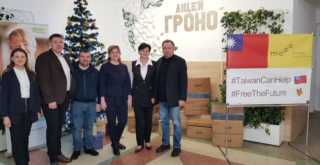 MODA Mengandeng Acer Membantu Rekonstruksi Lingkungan Digital Sekolah Ukraina