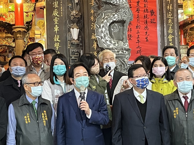 Lai Ching-te Berbagi “Kantong Berkah” bagi Masyarakat di Kuil Kawasan Taoyuan