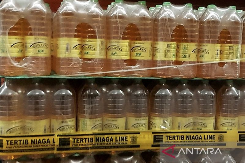 Luhut Tegaskan Akan Tindak Penimbun MinyaKita