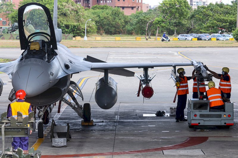 AS Jual 2 Jenis Rudal Pesawat F-16, Kemenhan: Efektif dalam Menanggapi Ancaman RRT