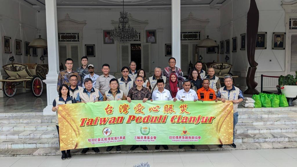 Taiwan Mendonasikan 1000 Paket Bantuan Kepada Pemerintah Kabupaten Cianjur Untuk Korban Gempa Bumi