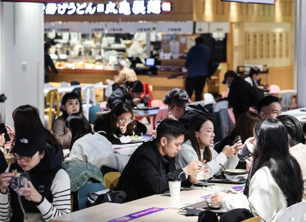 Uji Coba Suhu Minimum untuk Restoran, Food Court Segera Diluncurkan