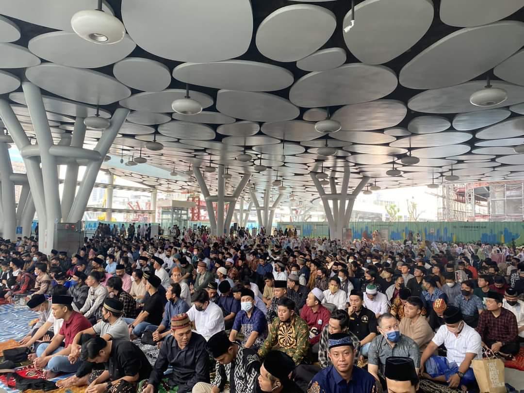Ribuan PMI Ikuti Sholat Ied 2023 di Alun-Alun Kaoshiung Main Station