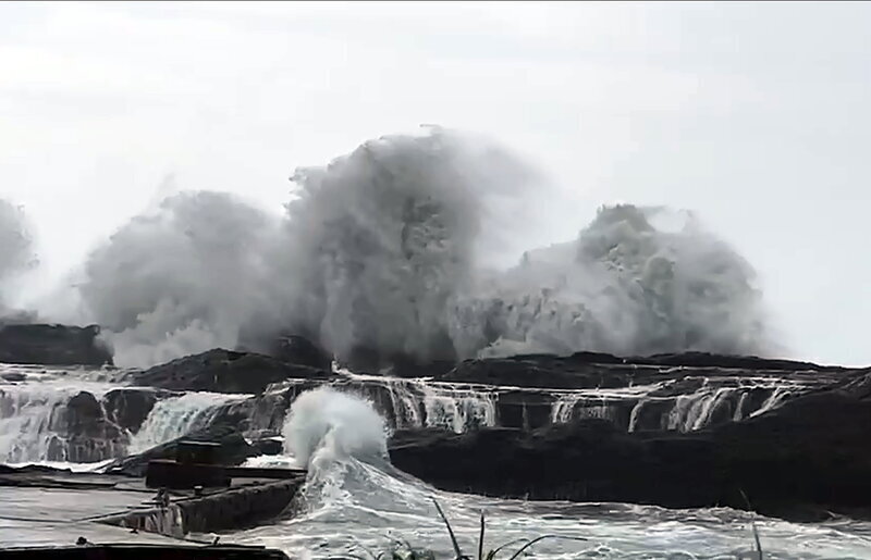 Biro Meteorologi : Peringatan Laut akan Dihentikan Paling Cepat Malam Ini hingga Besok Pagi