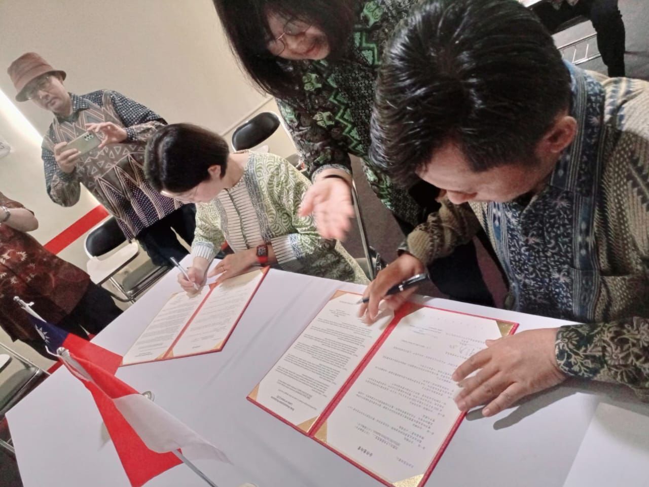 Delegasi Rti Terharu Sikap Jurnalis MINA NEWS yang Sembari Meliput Berita juga Memberikan Pertolongan Kemanusiaan
