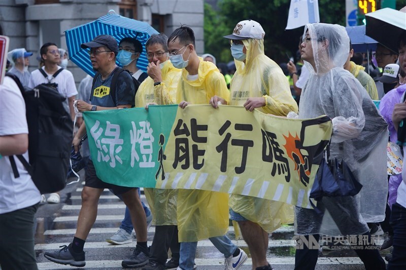 Puluhan Ribu Orang Berunjuk Rasa di Taipei Menuntut Segera Diambilnya Tindakan untuk Meningkatkan Keselamatan Pejalan Kaki