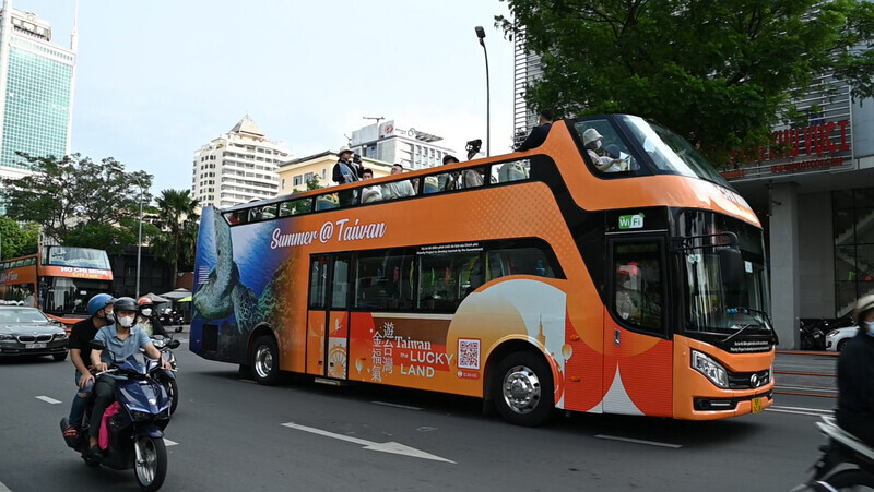 Bus Tingkat Taiwan yang Memperlihatkan Keindahan 4 Musim Taiwan mulai Beroperasi di Vietnam