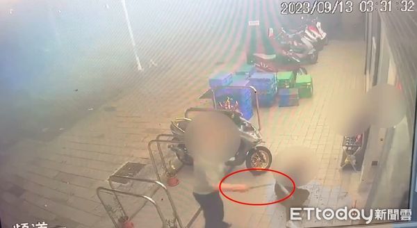 Pria Kaohsiung Tikam Mantan Pacar 30 Kali, Tetangga Bawa Tongkat Golf Usir Pelaku