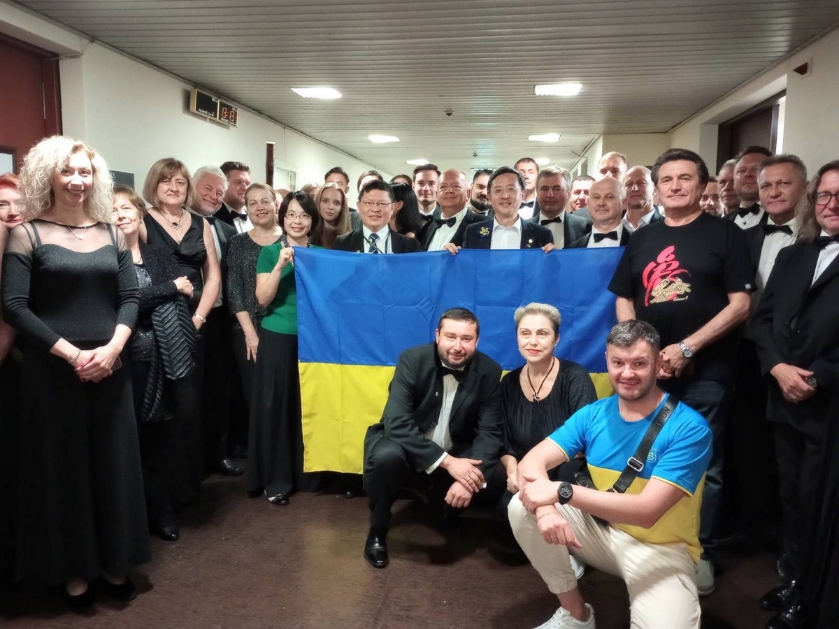 Menikmati The National Symphony Orchestra of Ukraine  Wamenlu: Berharap Ukraina Menang