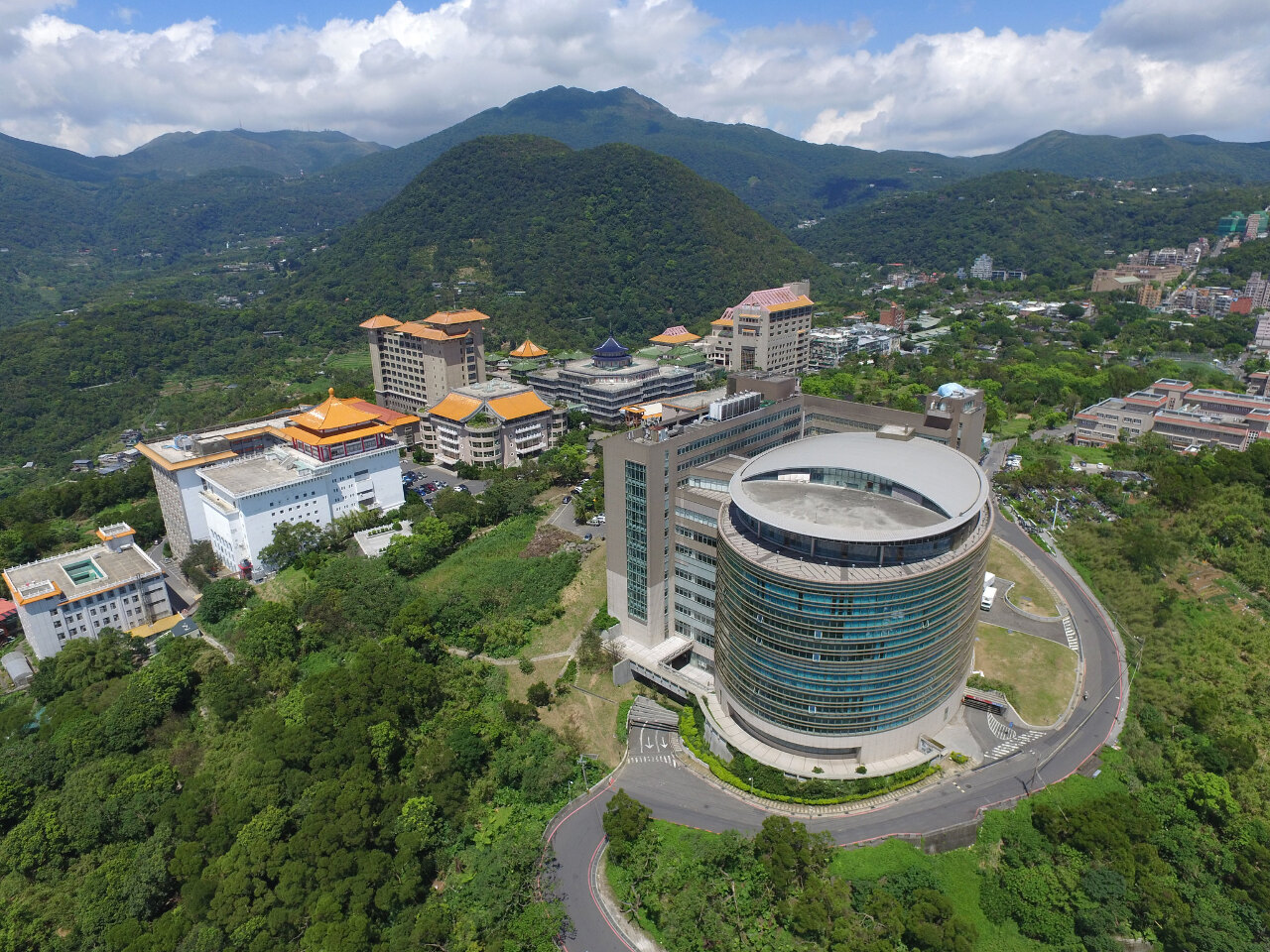 Taifun Koinu, Salah Satu Kampus di Taipei Ini Mengumumkan 
