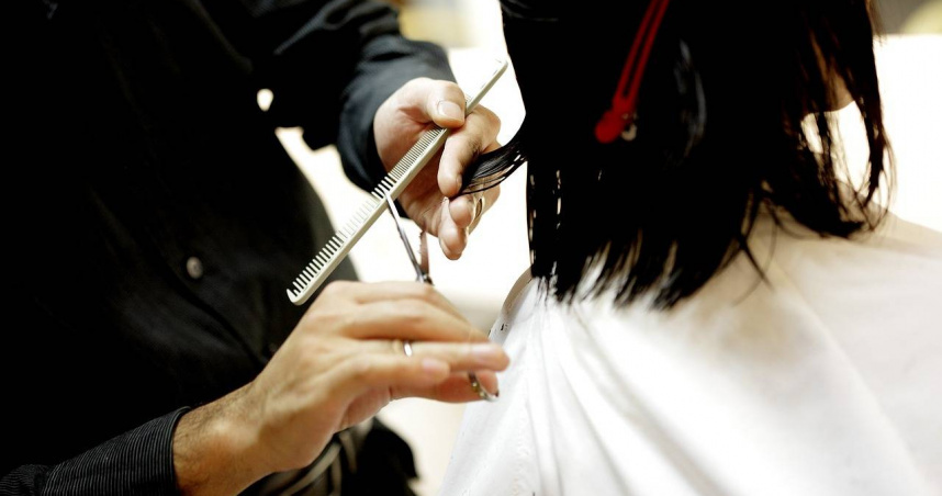 Salon Kecantikan di Huwei Tarik Biaya Terlalu Mahal untuk Pewarnaan Rambut Siswi SMA