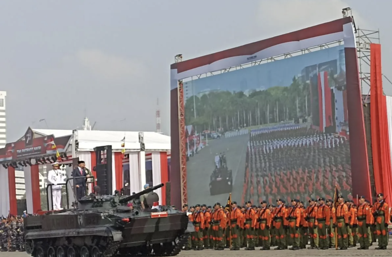 Presiden Jokowi Pimpin Upacara HUT ke-78 TNI di Monas