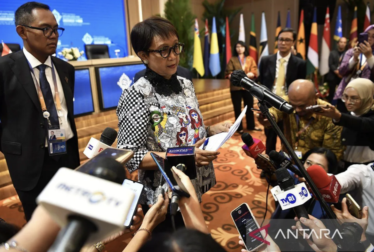 Menlu Retno: Evakuasi WNI dari Palestina Tunggu Situasi Aman
