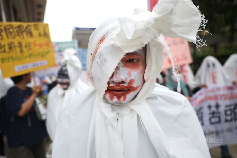 Pekerja Migran Meminta Sistem Agensi Dihapuskan dengan Demo Bertema Halloween