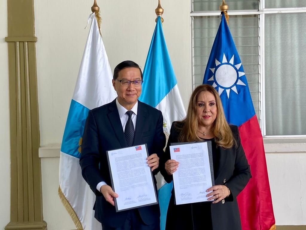 Yayasan Amal Taiwan Sumbang Bahan Kain untuk Bantu Perempuan Guatemala Berwirausaha