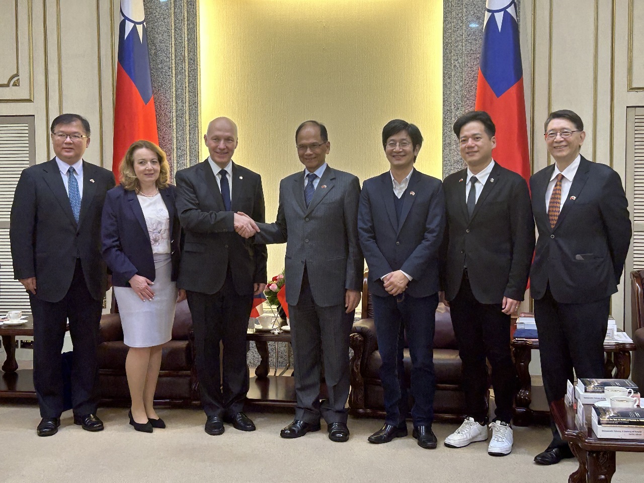 You Si-kun: Taiwan dan Ceko Tingkatkan Kewaspadaan Ancaman RRT