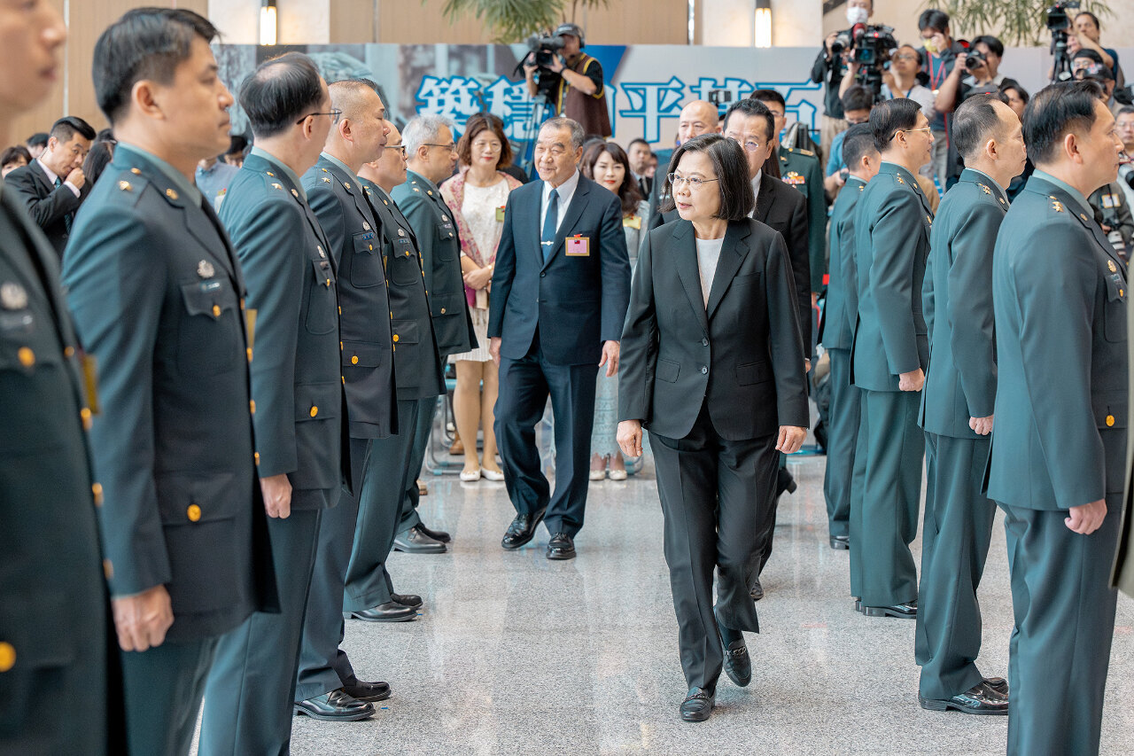 Presiden Tsai Ing-wen Lantik Perwira Jenderal, Berharap Meningkatkan Pelatihan dan Kemampuan Tentara
