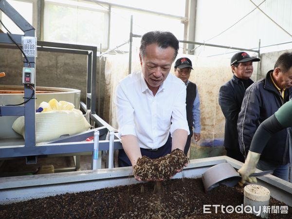 Humantek 281223: Tim Kebersihan Meishan Biakkan Lalat Hitam