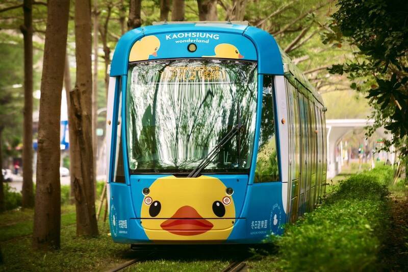 Bebek Kuning Kembali “Berlabuh” di Love River Kaohsiung Per 27 Januari