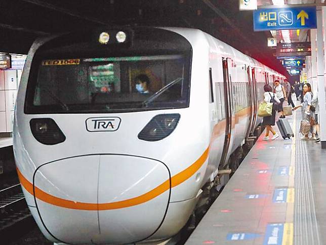 Seragam Baru Perusahaan Kereta Api Taiwan Menuai Kritikan, Netizen: Mirip dengan Korea Utara