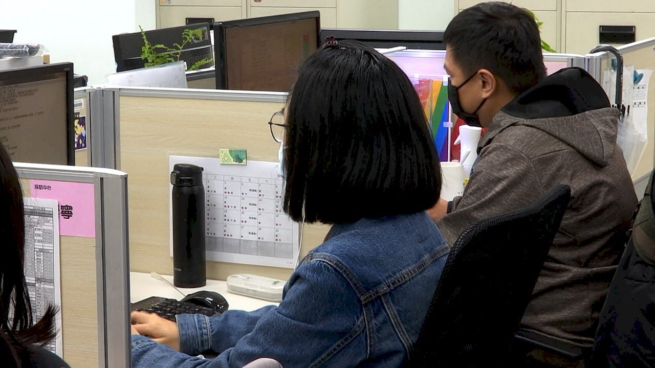 Survei: 48% Karyawan Memilih untuk Ganti Profesi Sebelum Imlek, Harapan Gaji Bulanan NT$49 Ribu
