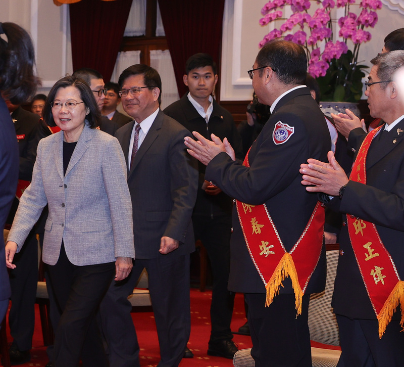 Terima Kedatangan Penerima Phoenix Award, Presiden Tsai: Dukungan Lebih Besar Bagi Petugas Penanggulangan Bencana