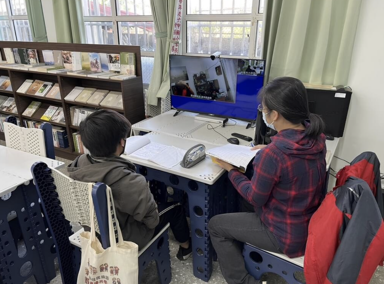 865 Sekolah Menerapkan Belajar Bahasa Penduduk Asli dengan “Live Streaming”
