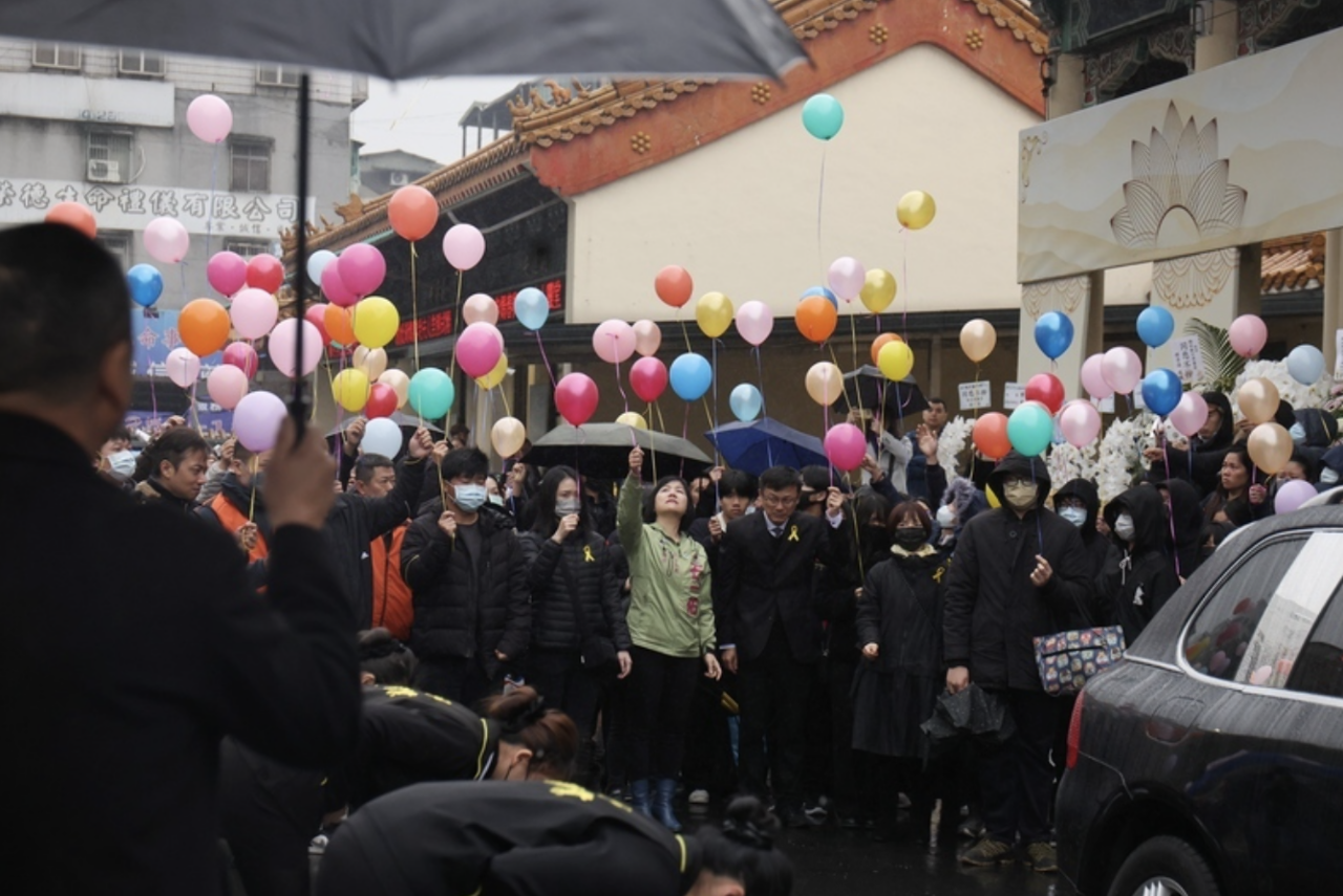 Upacara Perpisahan Kasus Pembunuhan Siswa, Melepas Balon Sebagai Doa