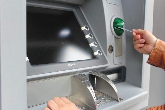 Bantu PMA Mengoperasikan Mesin ATM, Warganet Ini Terkejut Melihat Saldo Milik PMA Mencapai Hampir NT$2 Juta