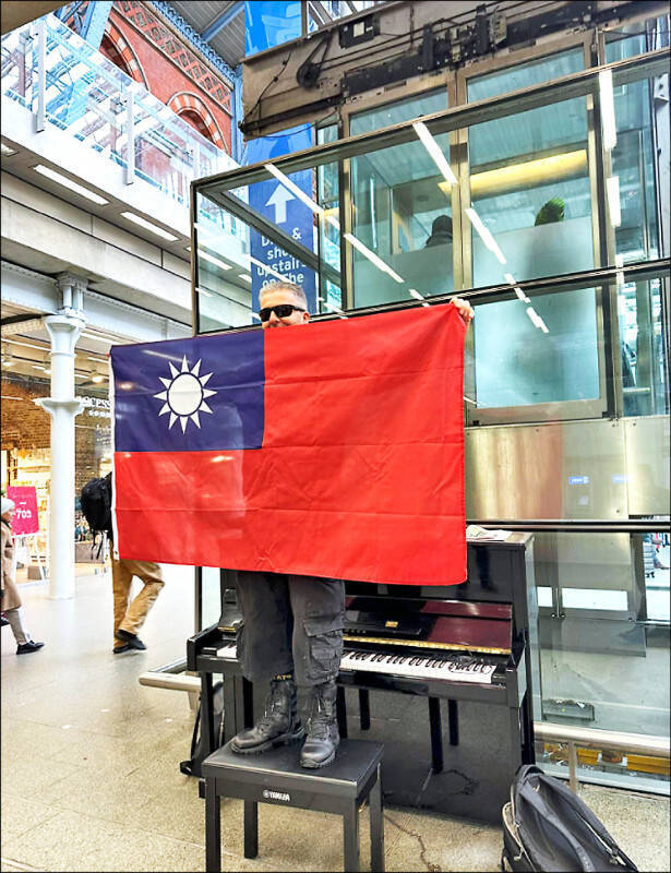 Pianis Inggris Pamerkan Bendera Republik Tiongkok, Kemenlu Taiwan: Menyambut Baik Dukungan Masyarakat Internasional