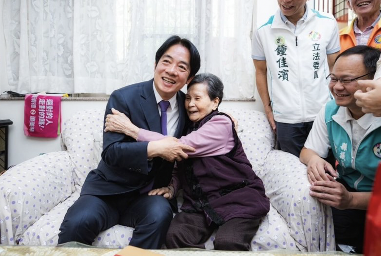 Hari Kasih Sayang, Lai Ching-te Bertandang ke Rumah Warga di Pingtung