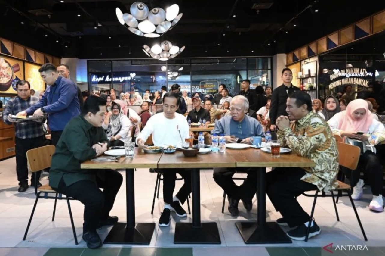 Presiden ajak menteri makan malam dan sapa masyarakat Makassar