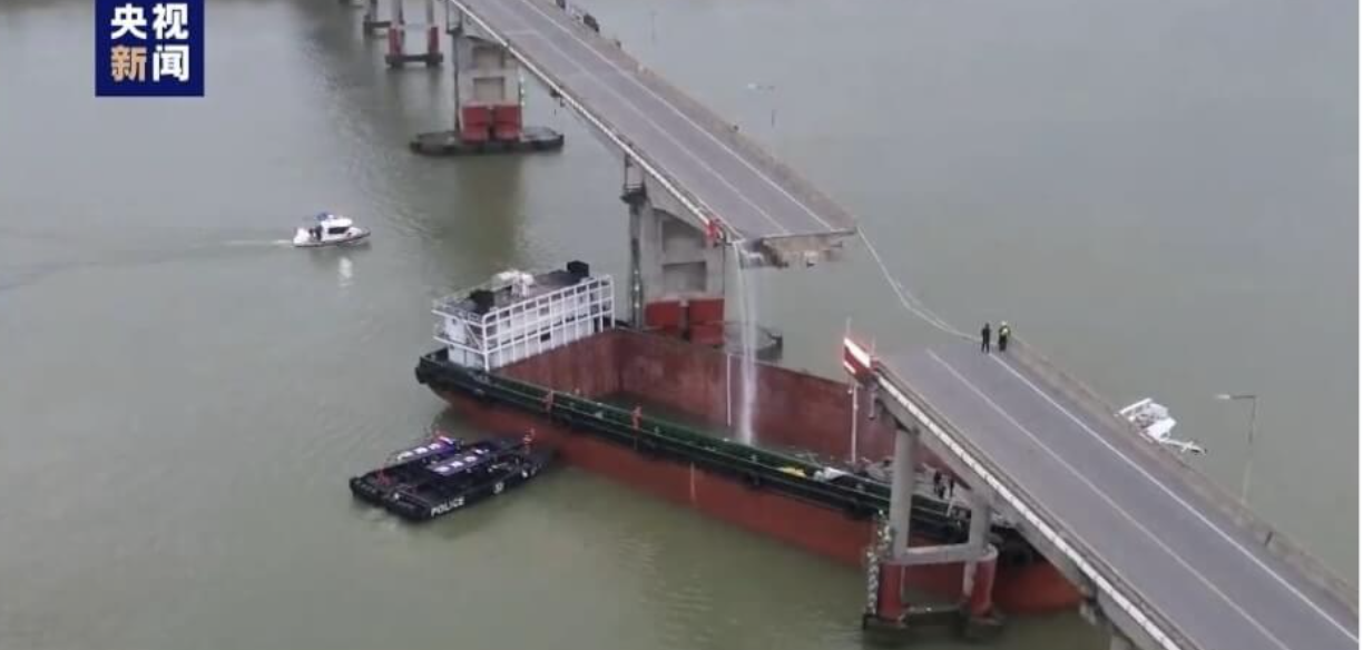 Kapal Kargo Tabrak Tiang Jembatan, 5 Korban Meninggal Dunia