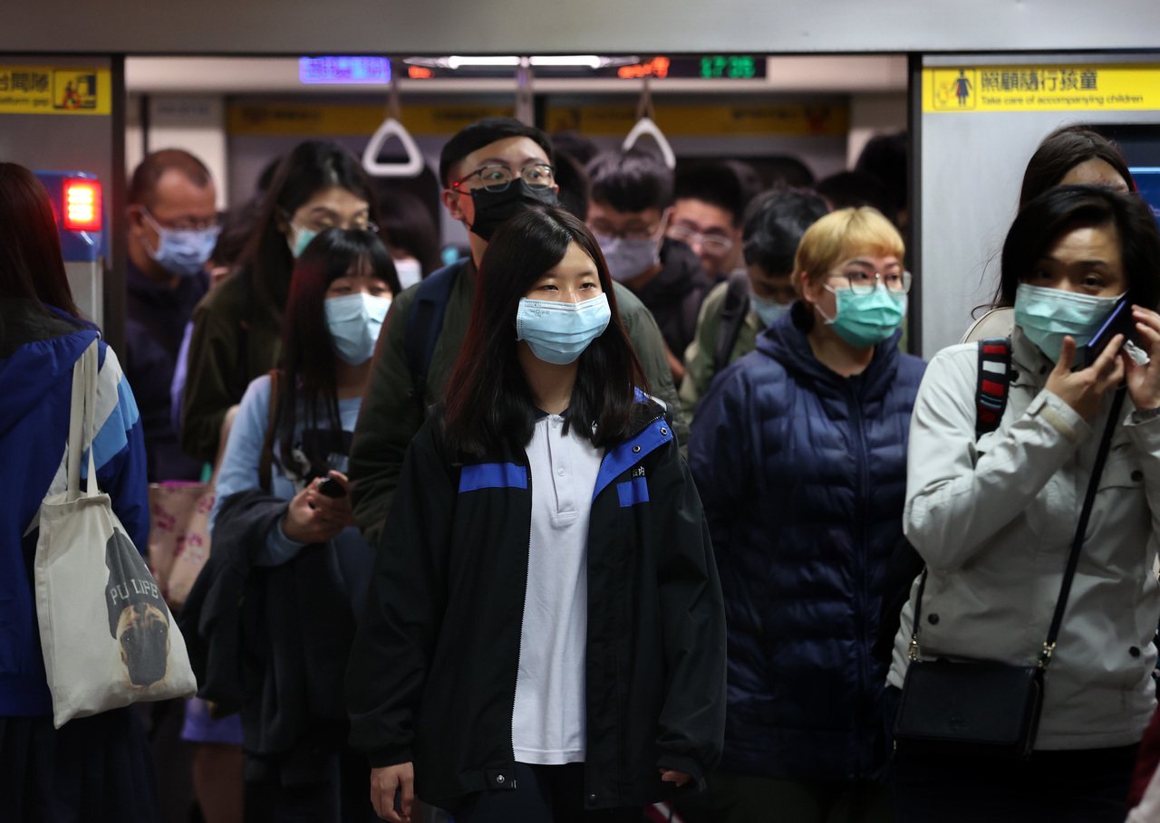 Gelombang Batuk Parah Tengah Melanda Banyak Warga di Taiwan! Dokter: Banyak Orang Batuk Hebat, Bahkan Ada yang Sampai Tulang Rusuknya Patah