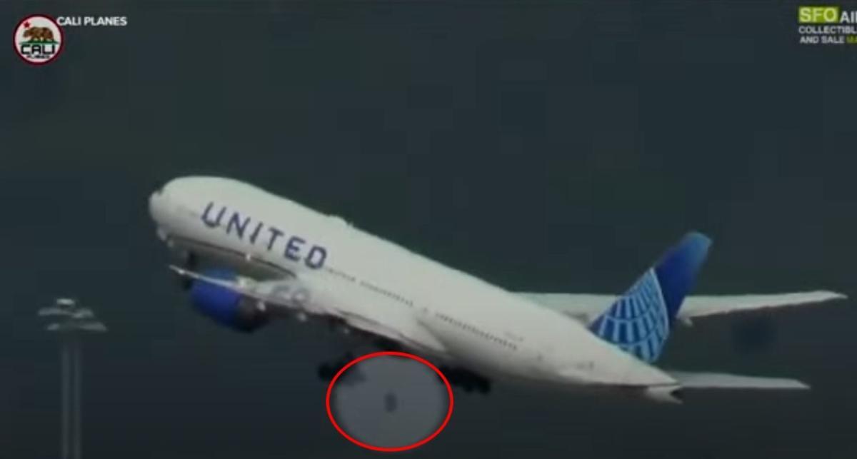 Ban Pesawat Lepas Saat Take Off, Jatuh di Parkiran, Mobil Karyawan Rusak Parah Akibat Tertimpa!