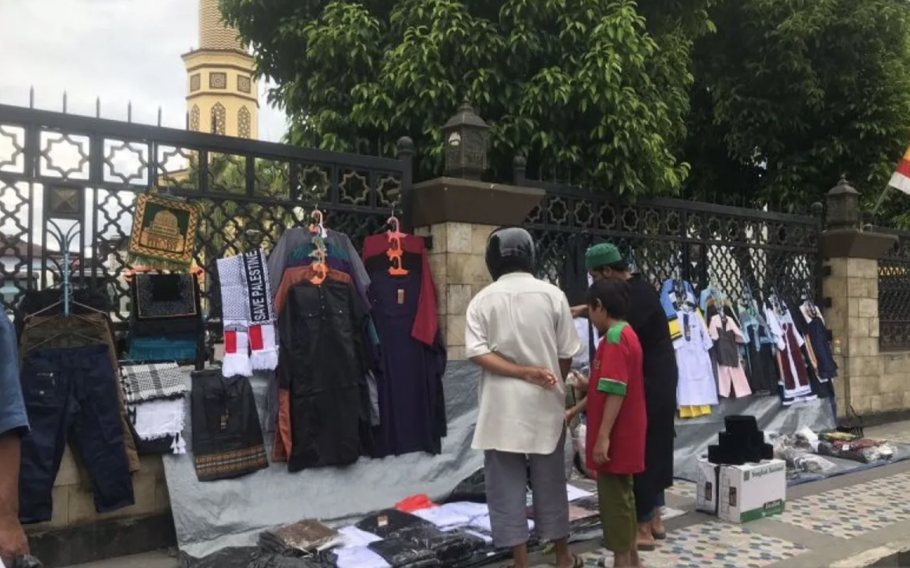 Penjual Busana Muslim di Ambon Untung Berlipat Masuki Ramadhan 2024