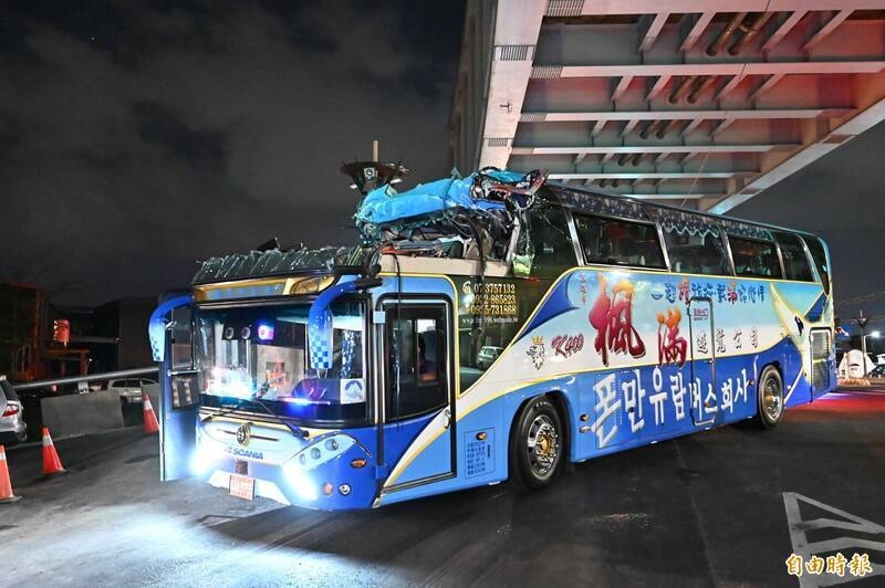Kecelakaan Bus Tabrak Terowongan, Penumpang Baris Pertama Meninggal Seketika, Keluarga Menangis: Padahal Sudah Siap-siap untuk Rayakan Ulang Tahun ke-80