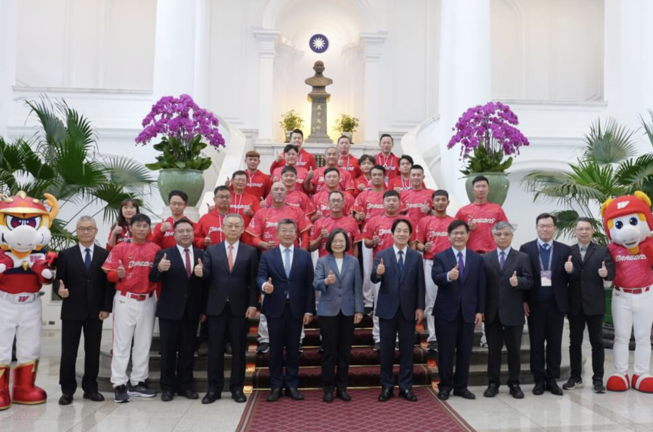 Presiden Tsai dan Wapres Lai Ching-te Sambut Kunjungan Juara Umum CPBL, Wei Chuan Dragons