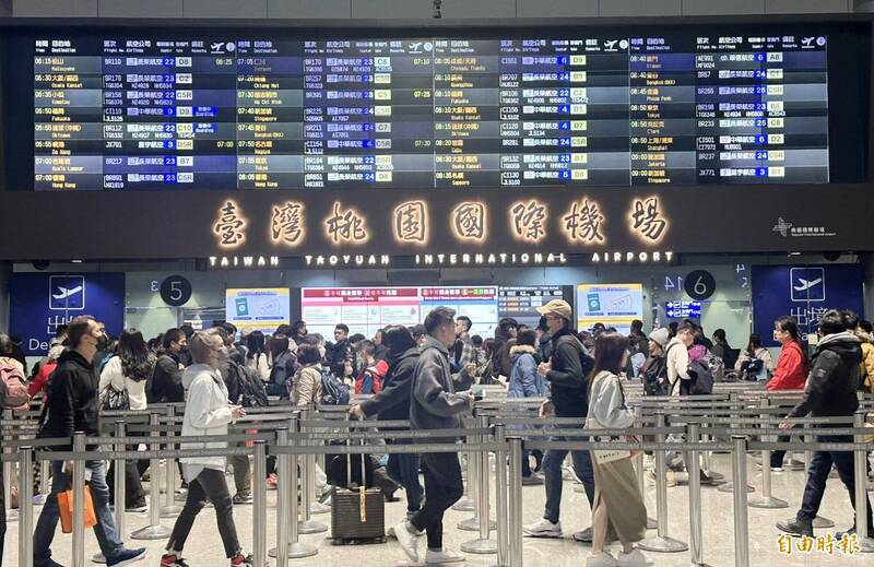 Bandara Penuh Sesak! Pria Ini Sindir Orang Taiwan: 