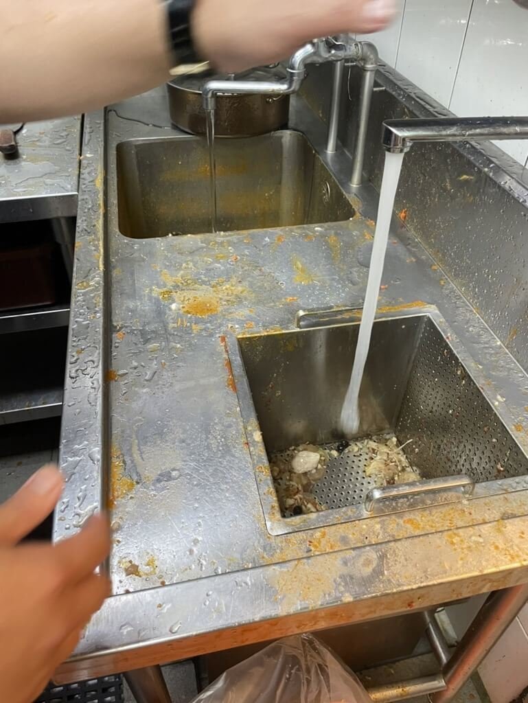 Kasus Keracunan Makanan di 2 Restoran Milik Grup Perusahaan Kuliner Kenamaan Taiwan! 22 Orang Dilarikan ke Rumah Sakit, Otoritas Kesehatan Perintahkan Penutupan