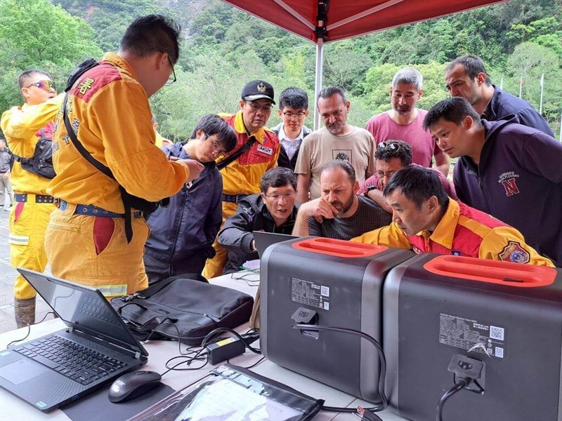 Setidaknya 13 Orang Meninggal, 1.146 Orang Cedera Akibat Gempa Hualien, Upaya SAR Masih Berlangsung untuk Menemukan 6 Orang yang Masih Hilang