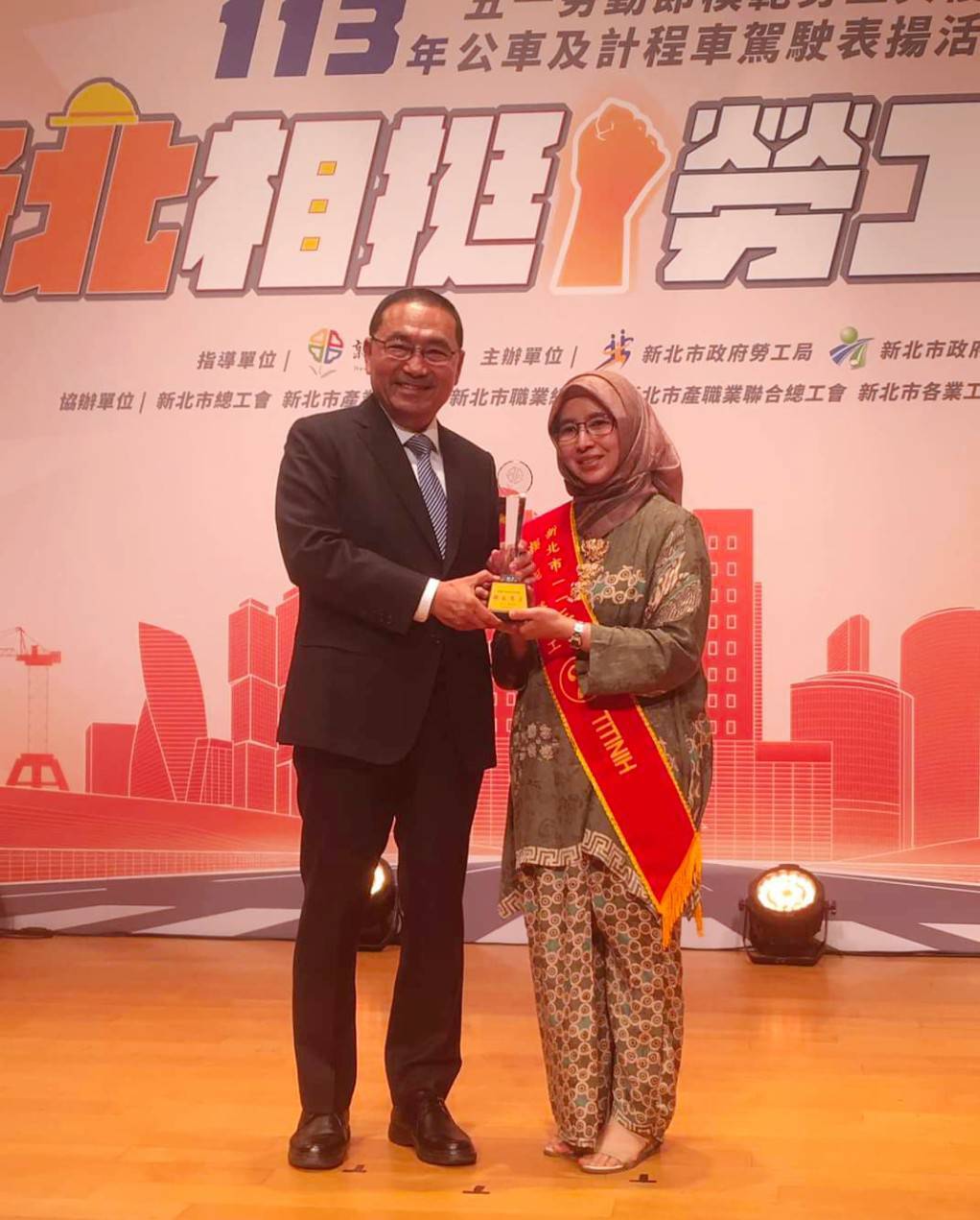 Acara Penghargaan Pekerja Teladan, Titinih Terpilih Sebagai PMI Kota New Taipei 2024 Teladan