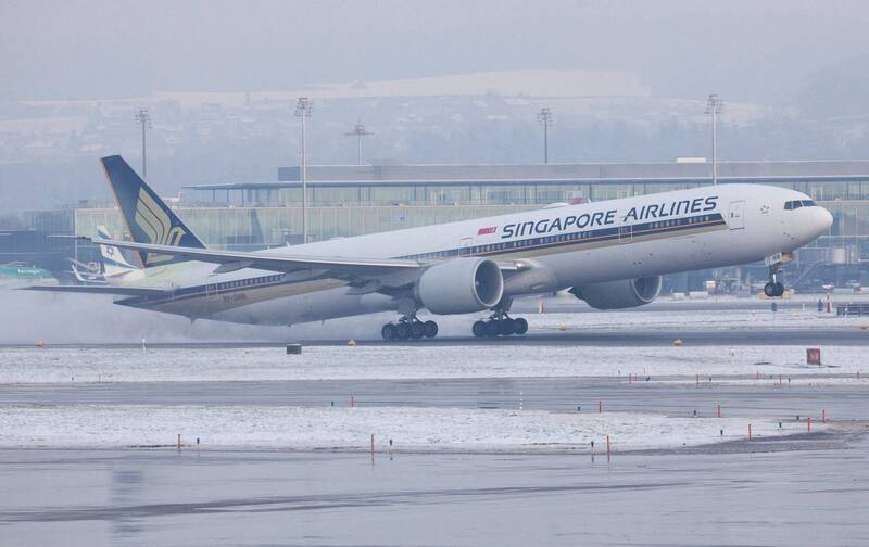 Pesawat Singapore Airlines Alami Turbulensi Parah: Mendarat Darurat di Thailand, 2 Tewas dan 30 Cedera, Gambar Mengerikan di Kabin Terungkap