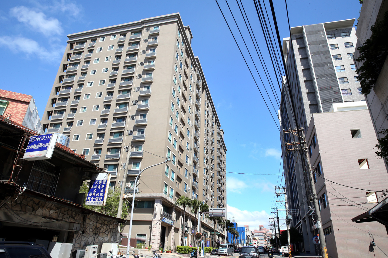 Proyek Perumahan di Guishan Taoyuan Belum Mulai Dijual Tetapi Sudah Dikerumunin Antrean Warga, Tenda dan Kursi Berjejer Panjang