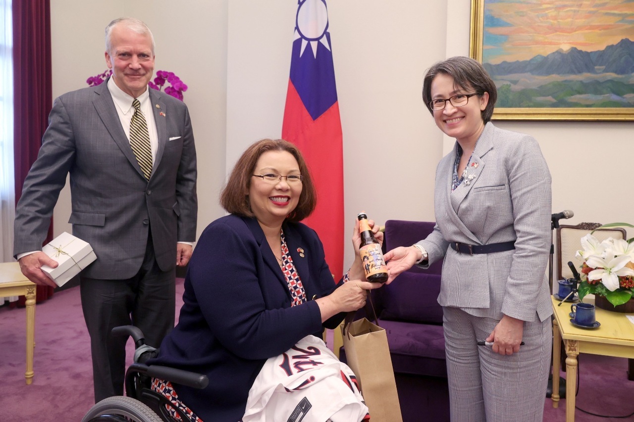 Bertemu dengan Delegasi Senat AS  Hsiao Bi-khim: Memperlihatkan Dukungan Bagi Demokrasi Taiwan