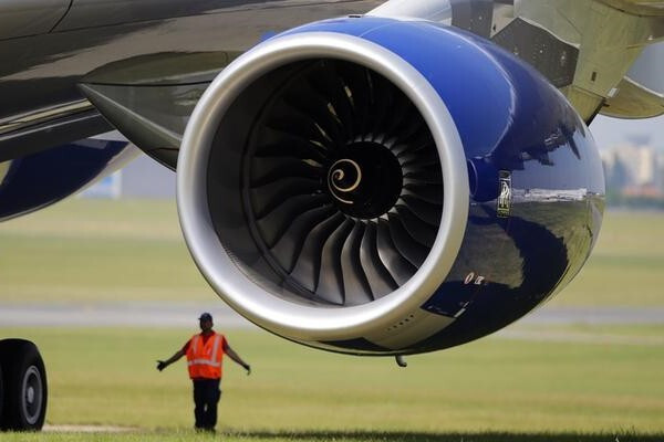 Insiden Maut di Bandara Schiphol Amsterdam: Pria Tersedot ke Mesin Turbin Pesawat