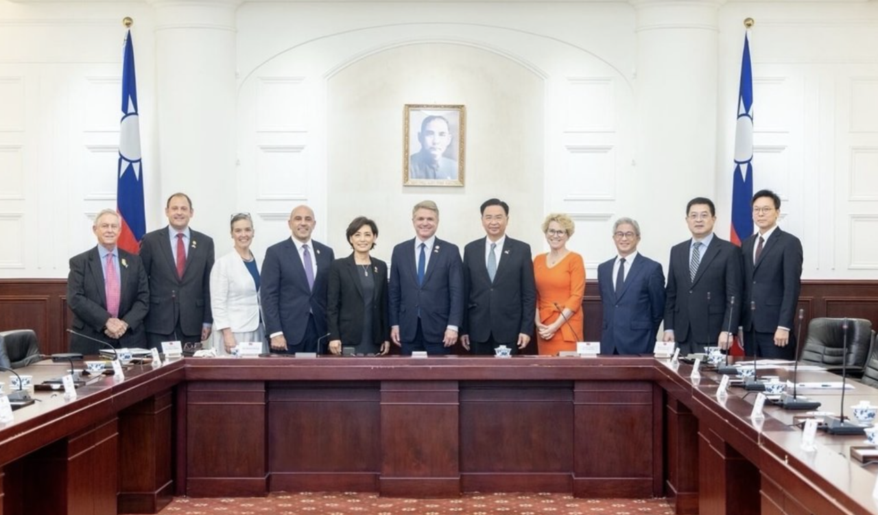 Joseph Wu Bertemu Dengan Ketua Komite Luar Negeri DPR AS, Michael McCaul, Berharap AS Bantu Taiwan Memperkuat Pertahanan Nasional