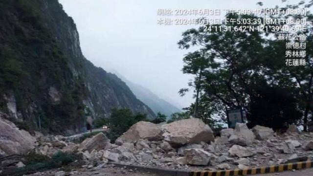 Selain Keelung, Hualien juga Mengalami Tanah Longsor! Batu Ukuran Besar Jatuh Memblokir Jalan Dua Arah