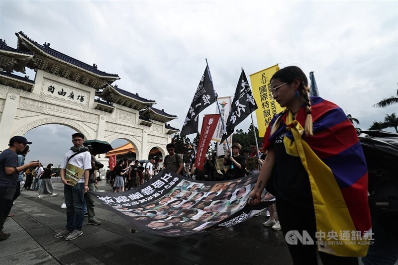 Ratusan Orang Turun ke Jalanan di Taipei untuk Mendukung Hong Kong pada Peringatan Gerakan Anti-RUU Ekstradisi
