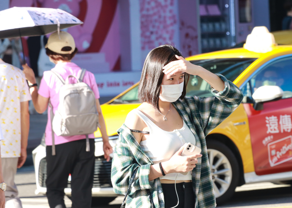 Cuaca Panas Melanda Seluruh Taiwan, Suhu di 2 Wilayah Melonjak hingga 36 Derajat, Kota Taipei Terasa Membara hingga 42 Derajat.